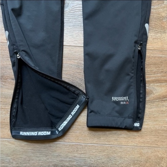 Running Room Jogger Pants Size Small - Picture 3 of 7